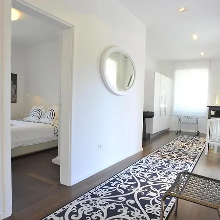 Apartman Charon With Garage *